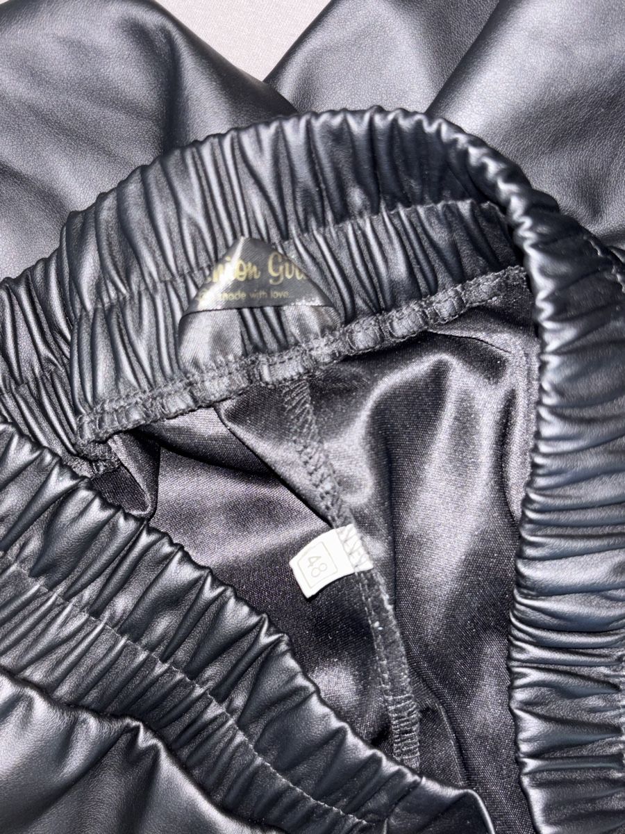 Hosen: BLACK FAUX LEATHER PANTS – Gebraucht aus Bern von kri_y8h8 3
