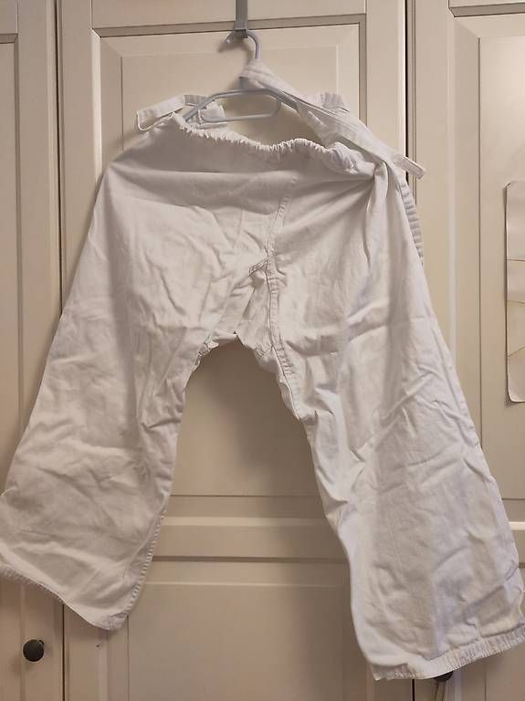 Internationale Kunst: Kimonos enfants – Gebraucht aus Neuchâtel von sbgt 2
