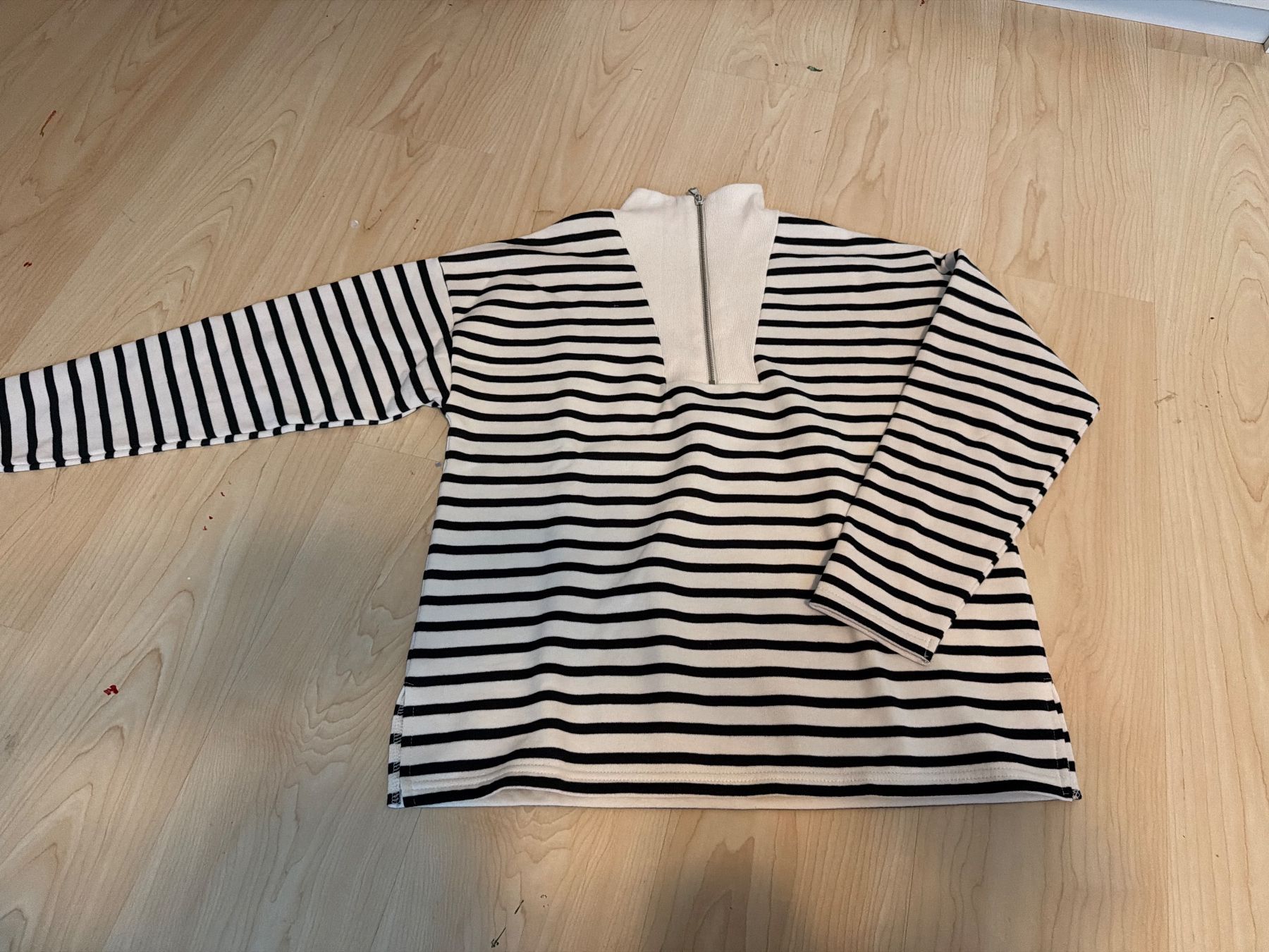 Zara Pulls & Sweat-shirts: Gestreifter Pullover mit Reissverschluss Zara – Neuf (Voir description) à Hettlingen par blu_tb6z