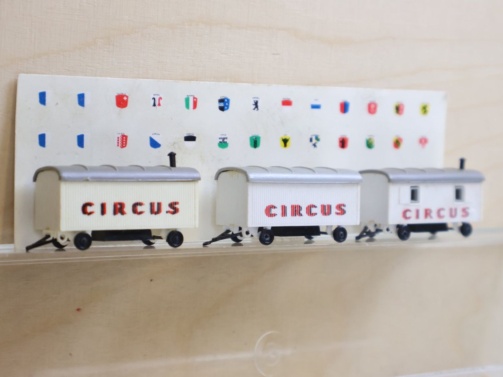 Modelleisenbahnen: Lichtsignal, Zirkus Set, Container & Figuren Set - Spur N – Gebraucht aus Winterthur von Monstera 3