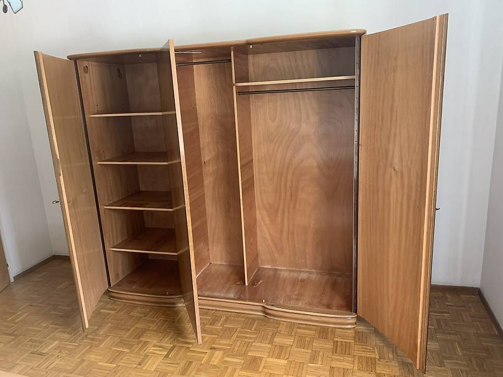 Armadi: Letto, armadio, poltrona, petineuse – Usato da Villa Luganese venduto da Stefor_7 1