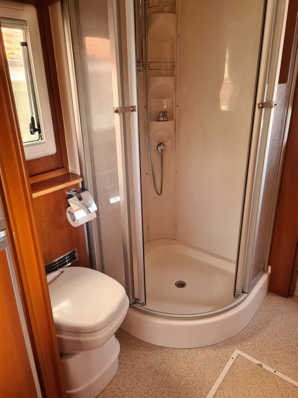 Concorde Veicoli da campeggio: Wohnmobile Concorde Charisma 840 F – Usato da Worb venduto da Werich 8
