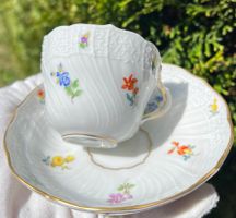 Meissen Mokkatasse, bunte Blumenmalerei, Goldrand, ca.1979