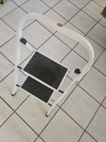 Stabiler Tritt Hocker 2 Stufen weiss Metall sehr gut erhalte