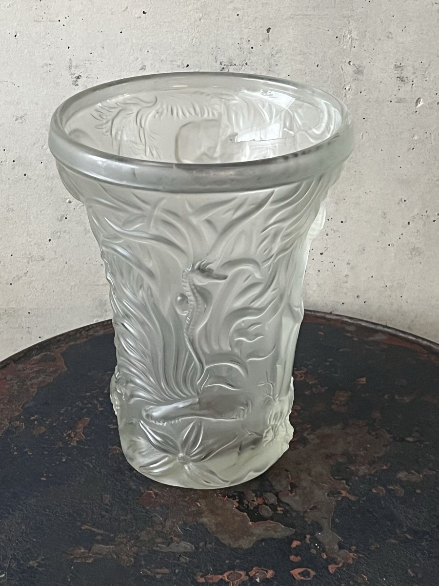 Vasen & Gefässe: Art Deco Vase mit Relief mit Meerestieren – Gebraucht aus Wabern von La-Vitrine