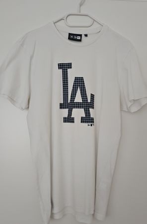 T-shirt New Era blanc, logo LA, taille M, pour l'été!