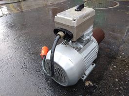Elektromotor mit Bully, Sterndreieckschalter und Stecker