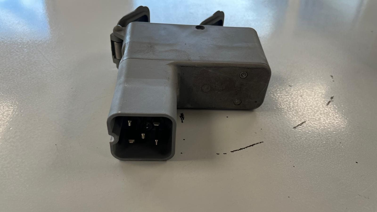 Alimentazione elettrica: Stecker, Doppelstecker J15/5 Pol – Usato da Niederwil AG venduto da Maeder_AG 1