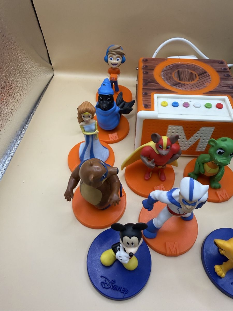 Migros Spielzeuge: Migros Mania: 17 figurines & Box – Gebraucht aus Genève von sho_67qj 1