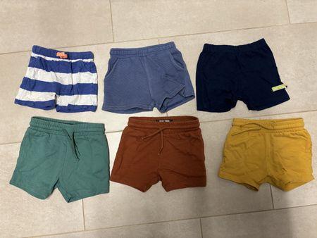 6 Shorts Gr. 74-86