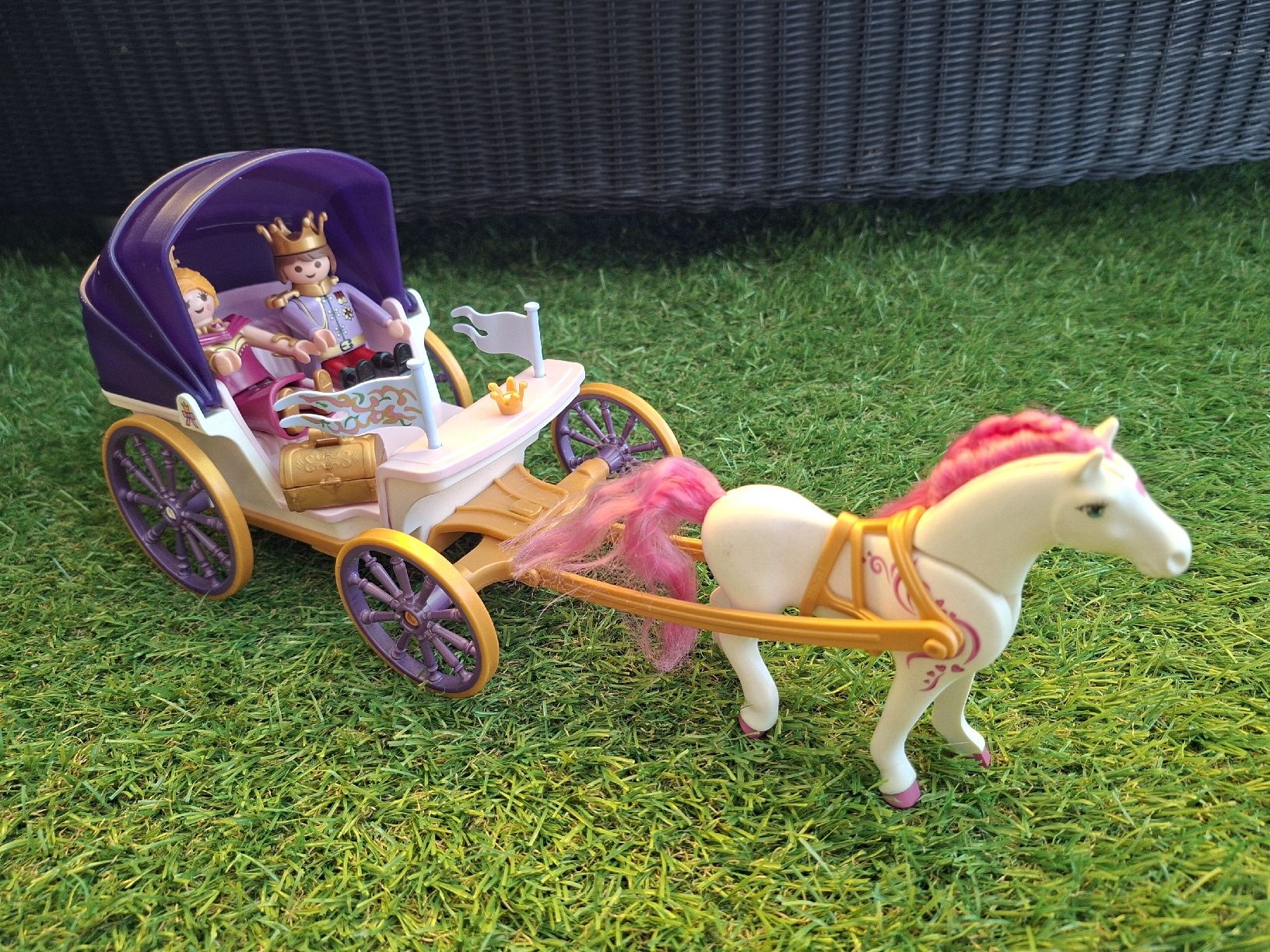 Playmobil Spielzeuge: PLAYMOBIL Königspaar mit Kutsche – Gebraucht aus Balterswil von Steineparadies
