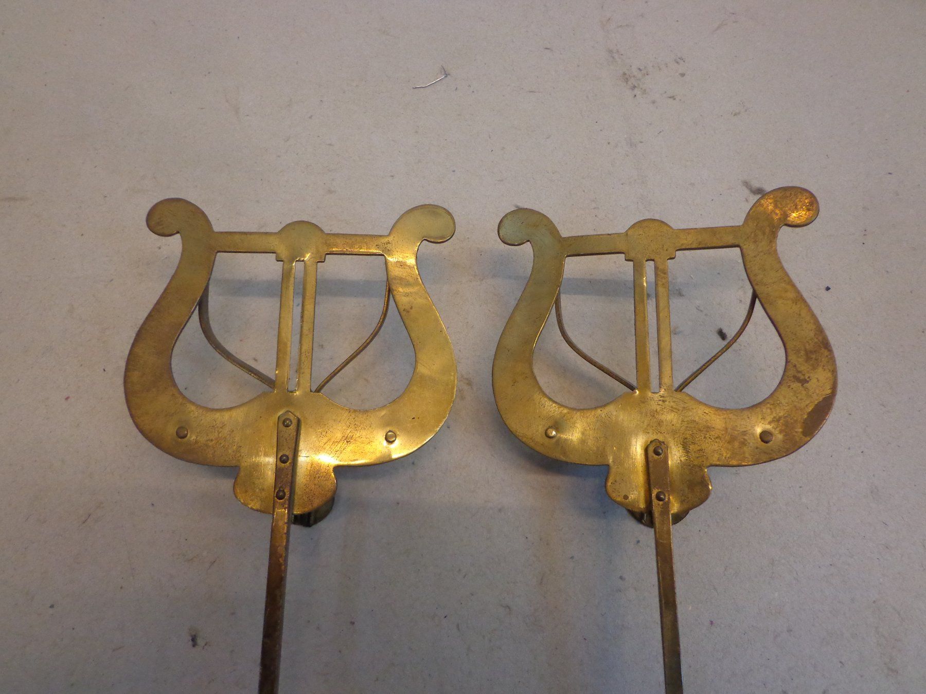 Foto & Immagini: 2 alte Musiknotenhalter aus Messing – Usato da Zofingen venduto da gruempuhaendler 2