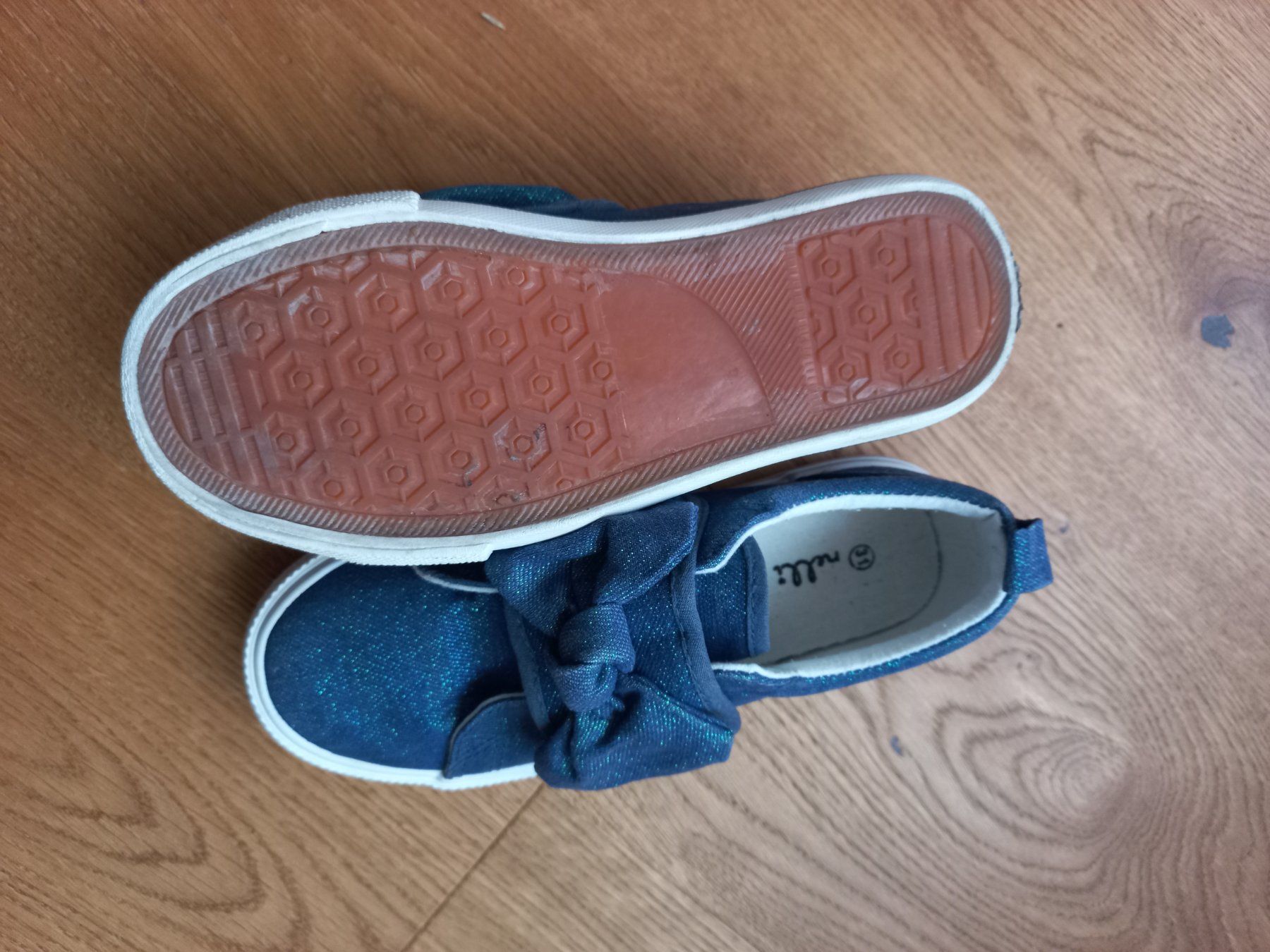 Scarpe per ragazze: Stoffschuhe gr.31(gr.32) – Usato da Bachenbülach venduto da enigmatic 2