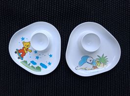 Zwei vintage Eierbecher mit kindlichen Motiven 