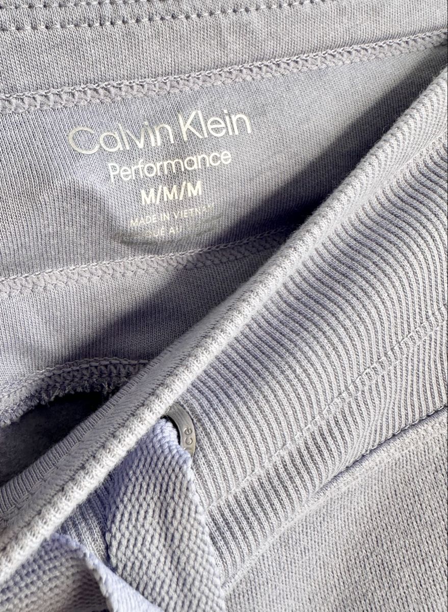 Calvin Klein Pantaloni: Neue lila Calvin Klein Jogginghose / Gr. M – Nuovo (secondo la descrizione) da Bern venduto da Fraeuleinhonig 1