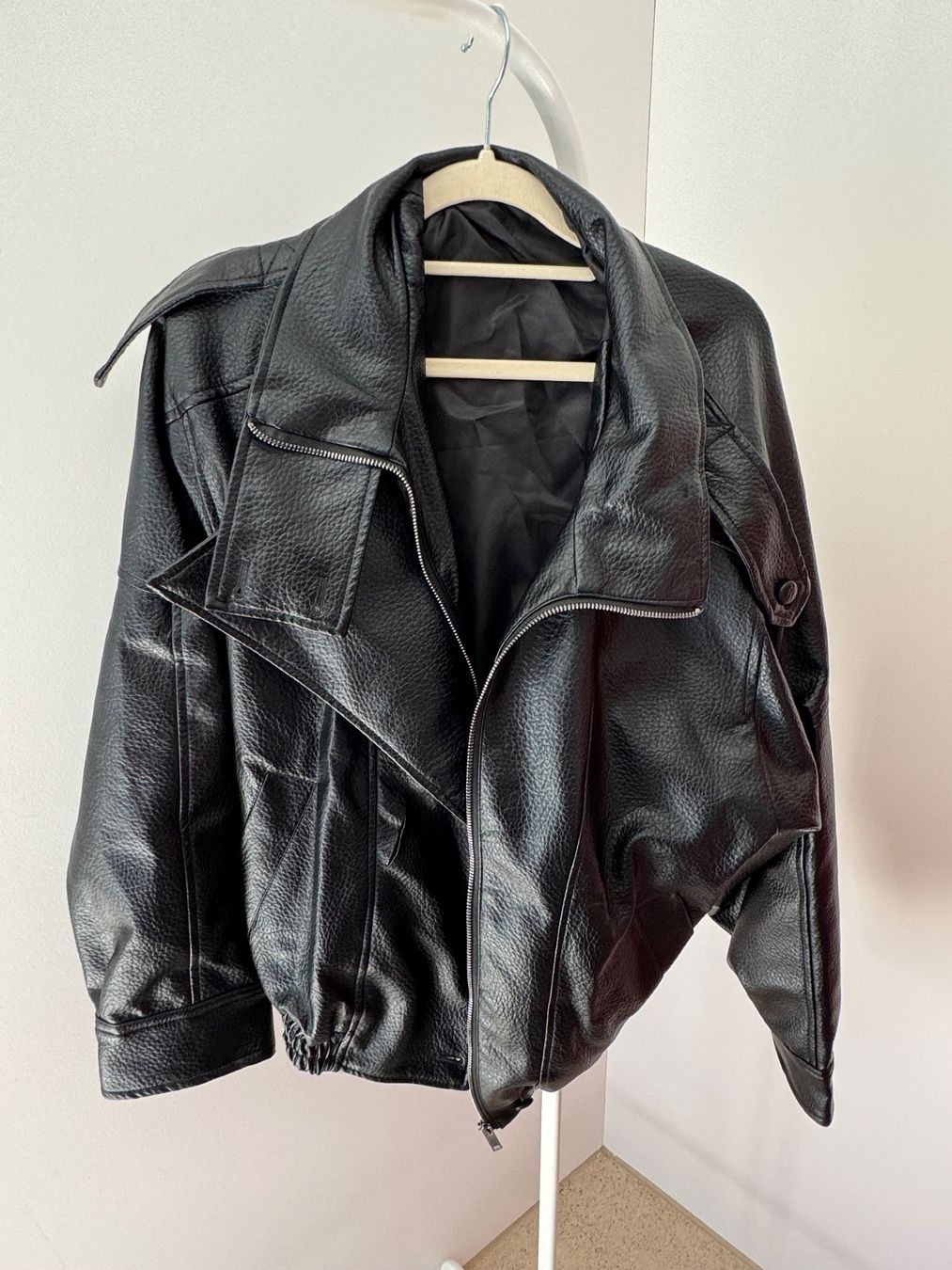 Giacche: Kunstleder Jacke schwarz – Difettoso da Zürich venduto da di_archive