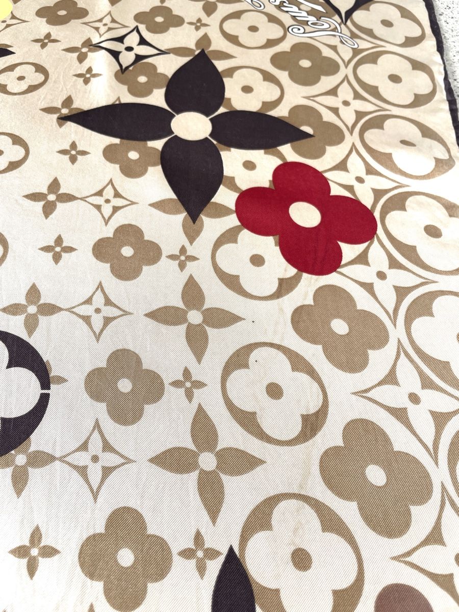 Louis Vuitton Foulards & écharpes: Louis Vuitton Seiden Schal – D'occasion à Stäfa par Nicole093 2