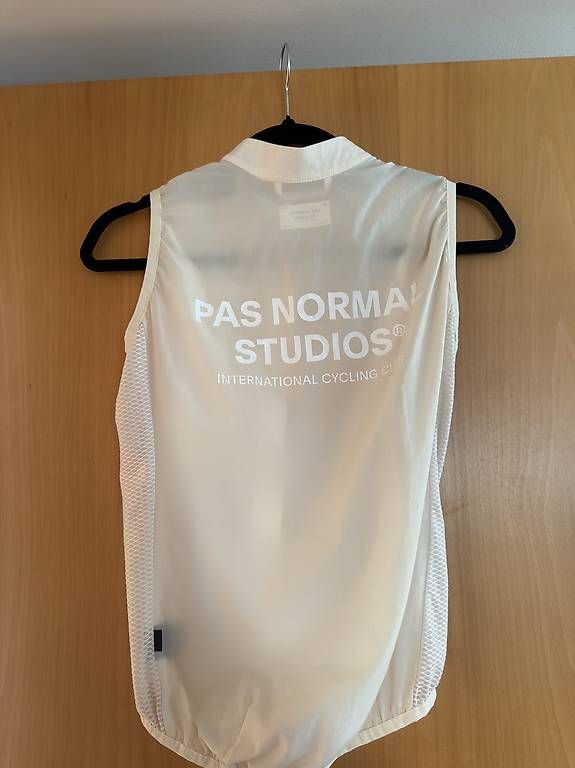 Pas Normal Studios Gilet & Giacche senza maniche: Pas normal Studios mechanism Gilet M – Usato da Appenzell venduto da samirakeller 2