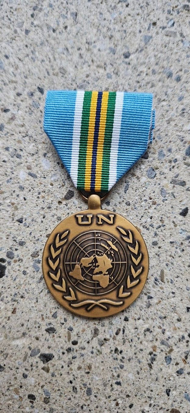 Schweizer Armee Placchette & Badge: *** Medaille UN Einsatz *** – Nuovo e nell'imballaggio originale da Riedholz venduto da fr_sIruP