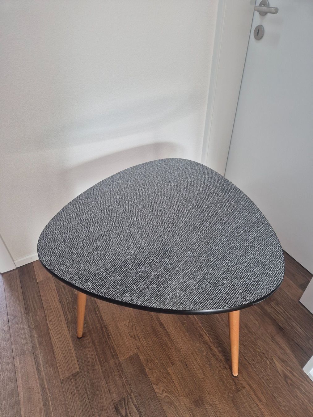 Tavoli: Vintage mid century kidney shaped coffee table – Usato da Zürich venduto da monadiederich 1