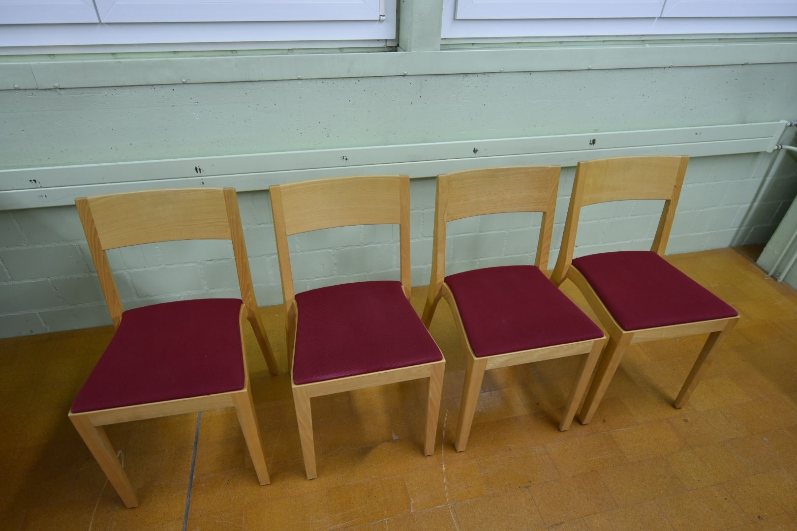 Horgen Glarus Sedie: Designer Stühle Horgenglarus Modell Miro gepolstert – Usato da Lichtensteig venduto da Polsterwerk 2