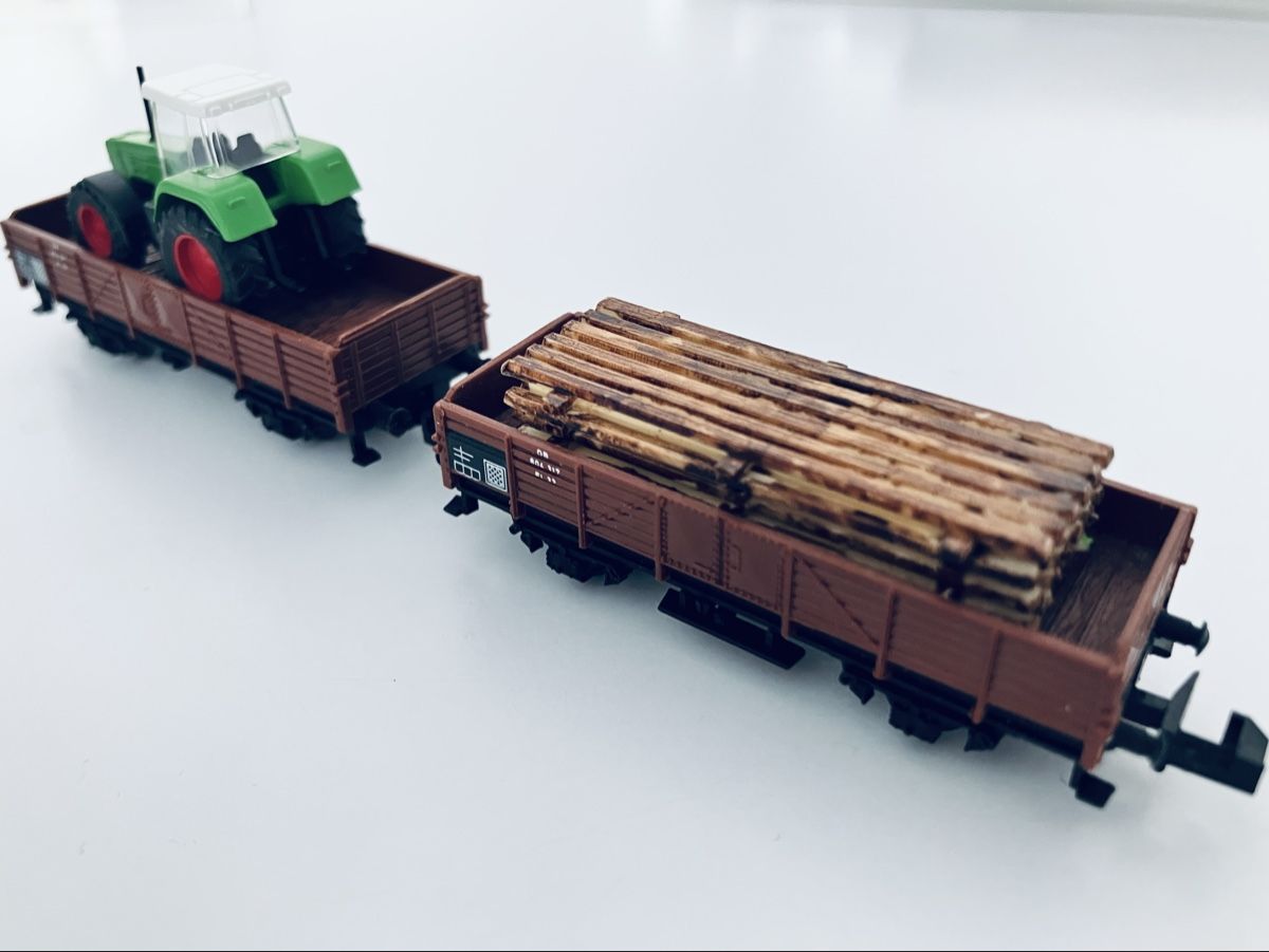 Trix Modellini di ferrovie: 2x Landwirtschaft Wagen mit TRAKTOR SPUR N – Usato da Oberbuchsiten venduto da Orsetto24 1