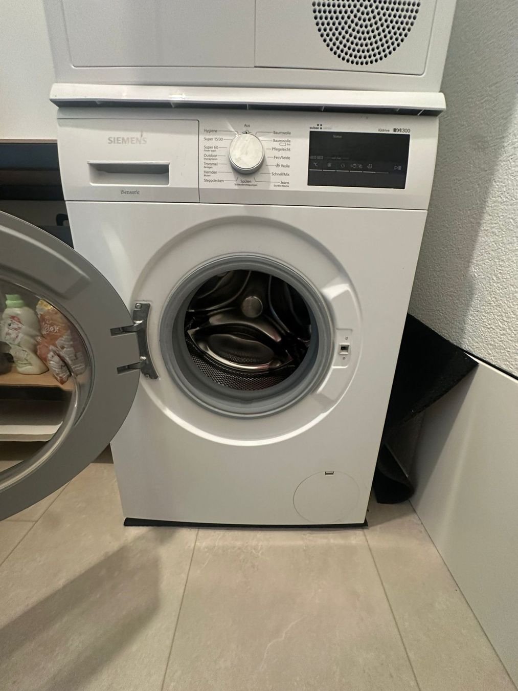 Siemens Lavatrici: Waschturm: Waschmaschine und Trockner – Usato da Safenwil venduto da Sujeeban7 1