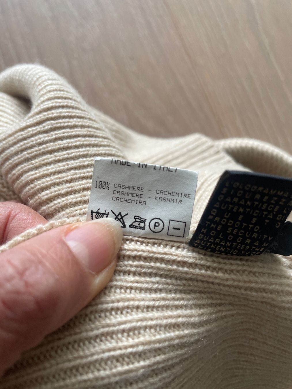 Roberto Cavalli Maglioni & Felpe: Cooler Roberto Cavalli Kaschmir Pulli Gr. S – Nuovo (secondo la descrizione) da Erlenbach ZH venduto da Pocahoney 8