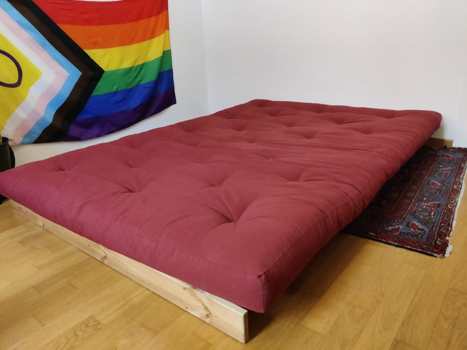 Divani: Red Futon Sofa Bed – Usato da Zürich venduto da dav_5xw9 4