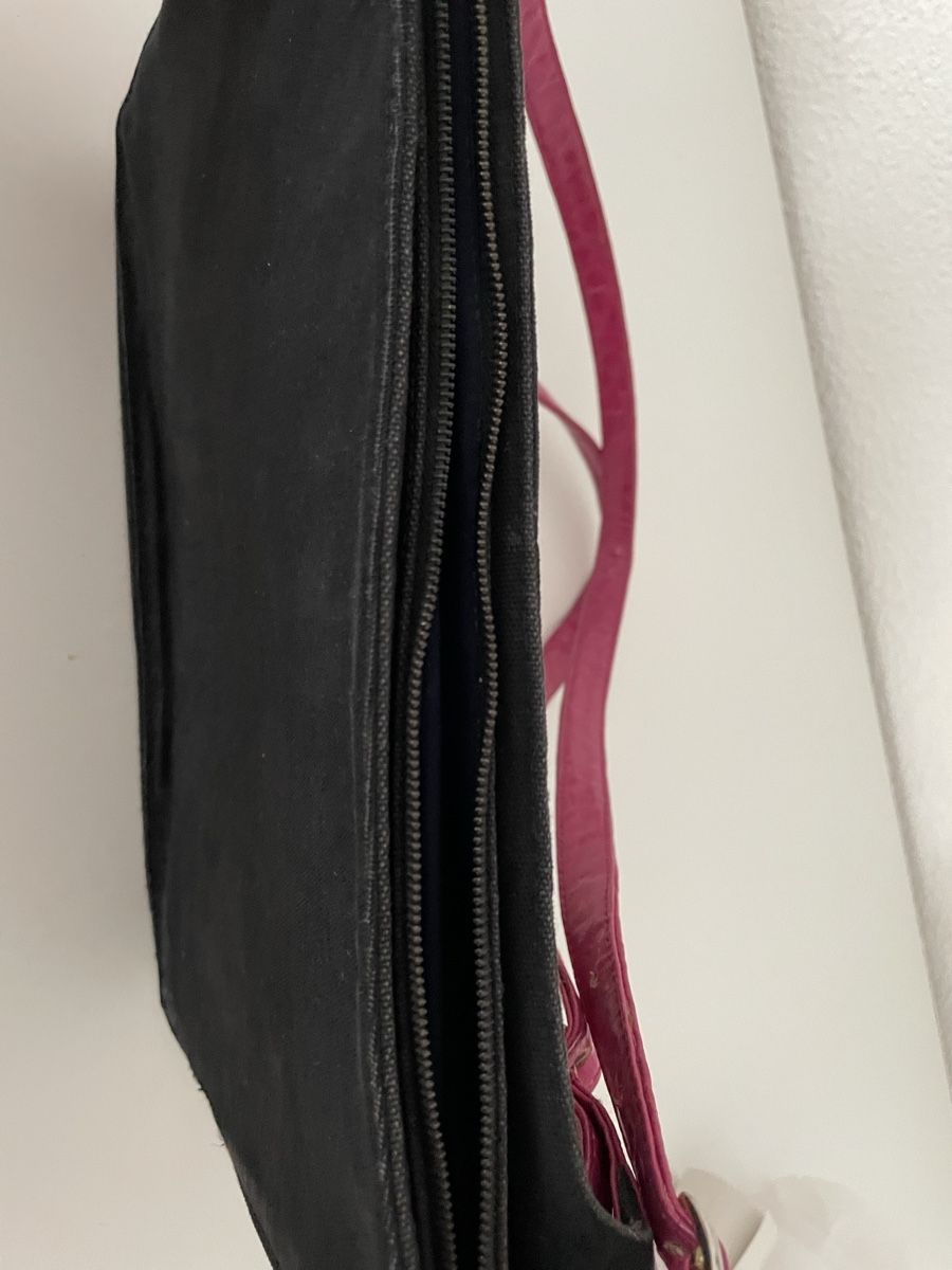 Taschen für Damen: Schwarze Handtasche mit Blumenstickerei – Defekt aus Winterthur von tat_ky5h 7