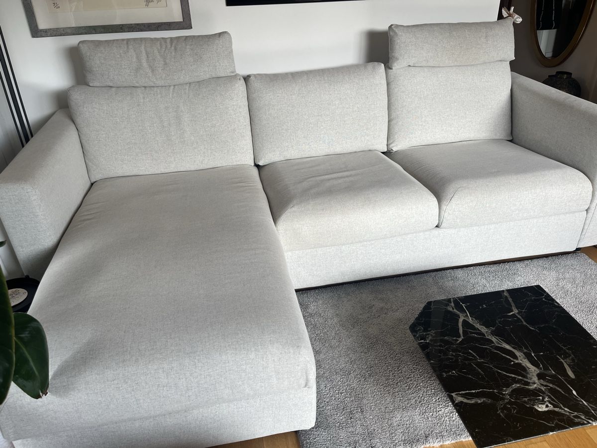 Divani: 3er Sofa hellgrau mit Chaiselongue – Usato da Horgen venduto da Saenker 3