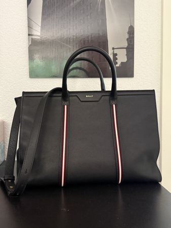 Bally Handtasche schwarz neu