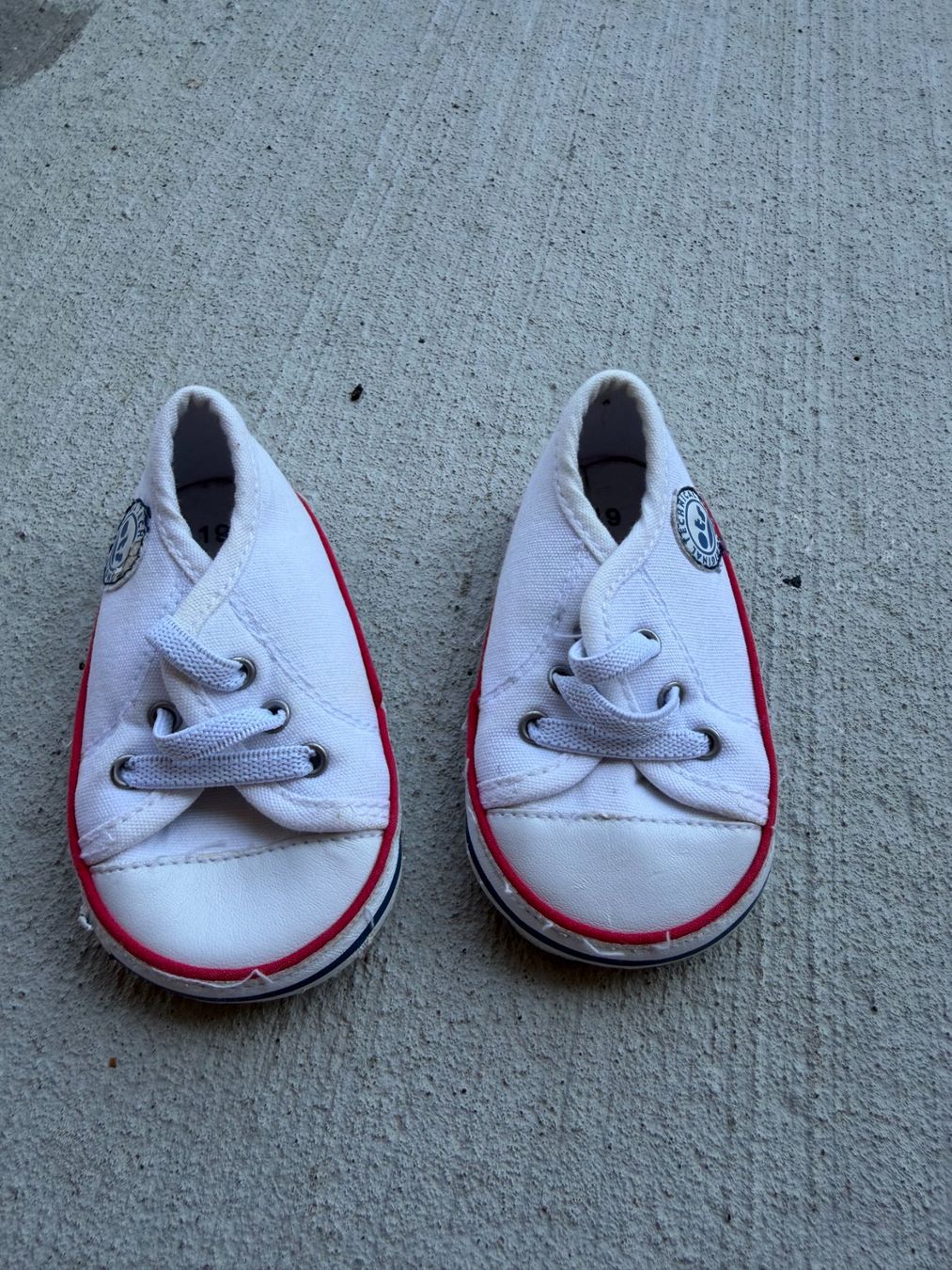 Scarpe per ragazzi: Kleinkind Schuhe weiss rot Grösse 19 – Usato da Riehen venduto da ann_76jw
