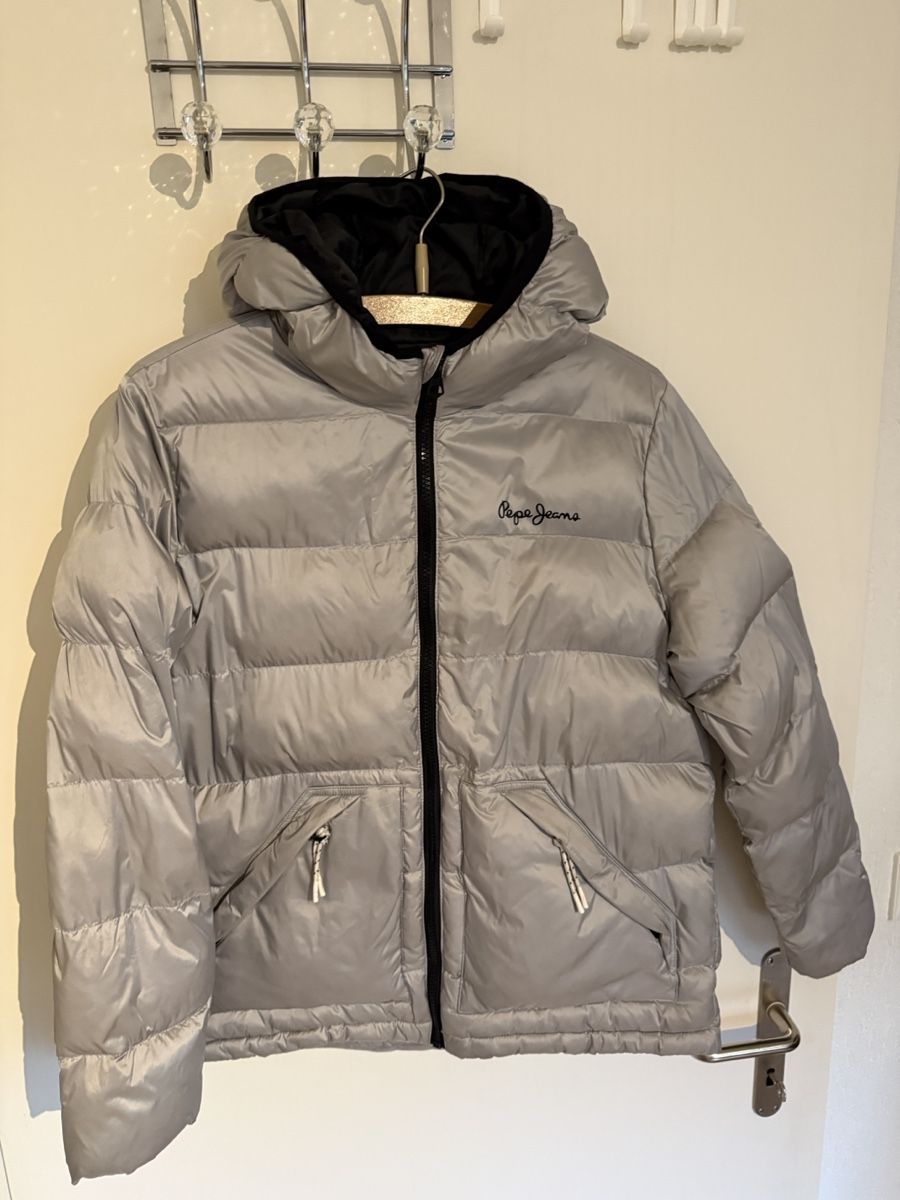 Pepe Jeans Jacken: Pepe Jeans Daunenjacke, silber, Grösse 164 – Gebraucht aus Thun von Vesna27