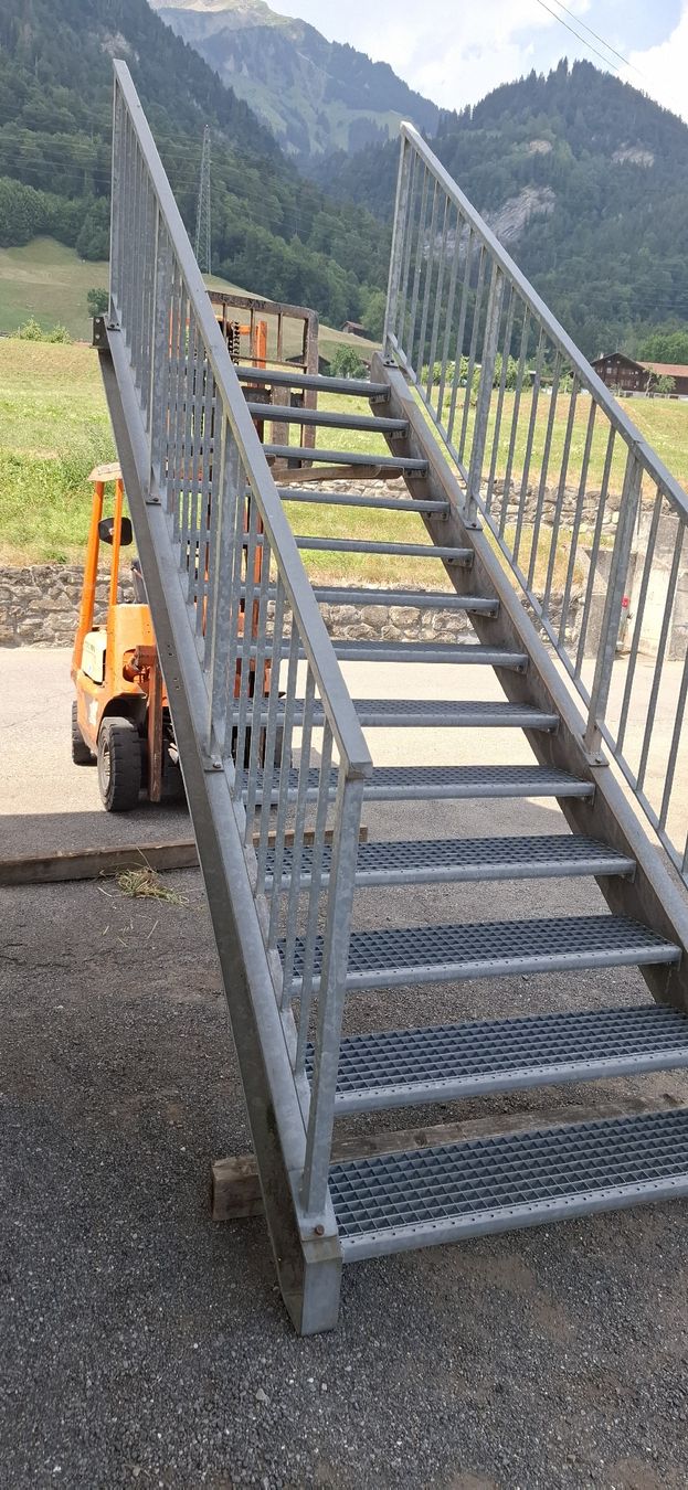 Treppen: Treppe verzinkt mit Geländer – Gebraucht aus Reichenbach i. K. von Wskorpion 4