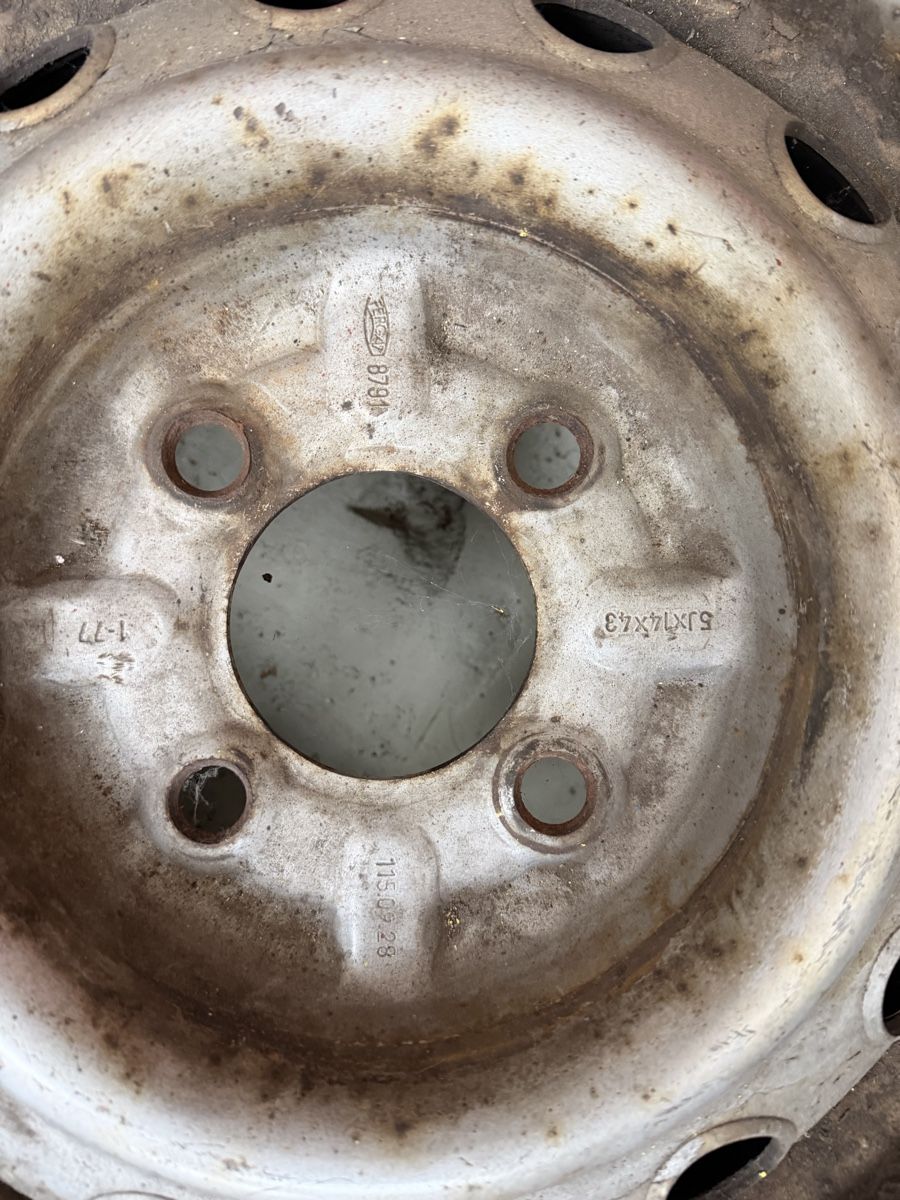 Alfa Romeo Tutti pezzi di ricambio auto: Alfa Romeo, GTV, Alfetta ect  – Usato da Arlesheim venduto da Adlerauge5 1