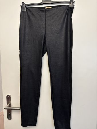 Schwarze Esprit Hose in Lederoptik, Gr. 40