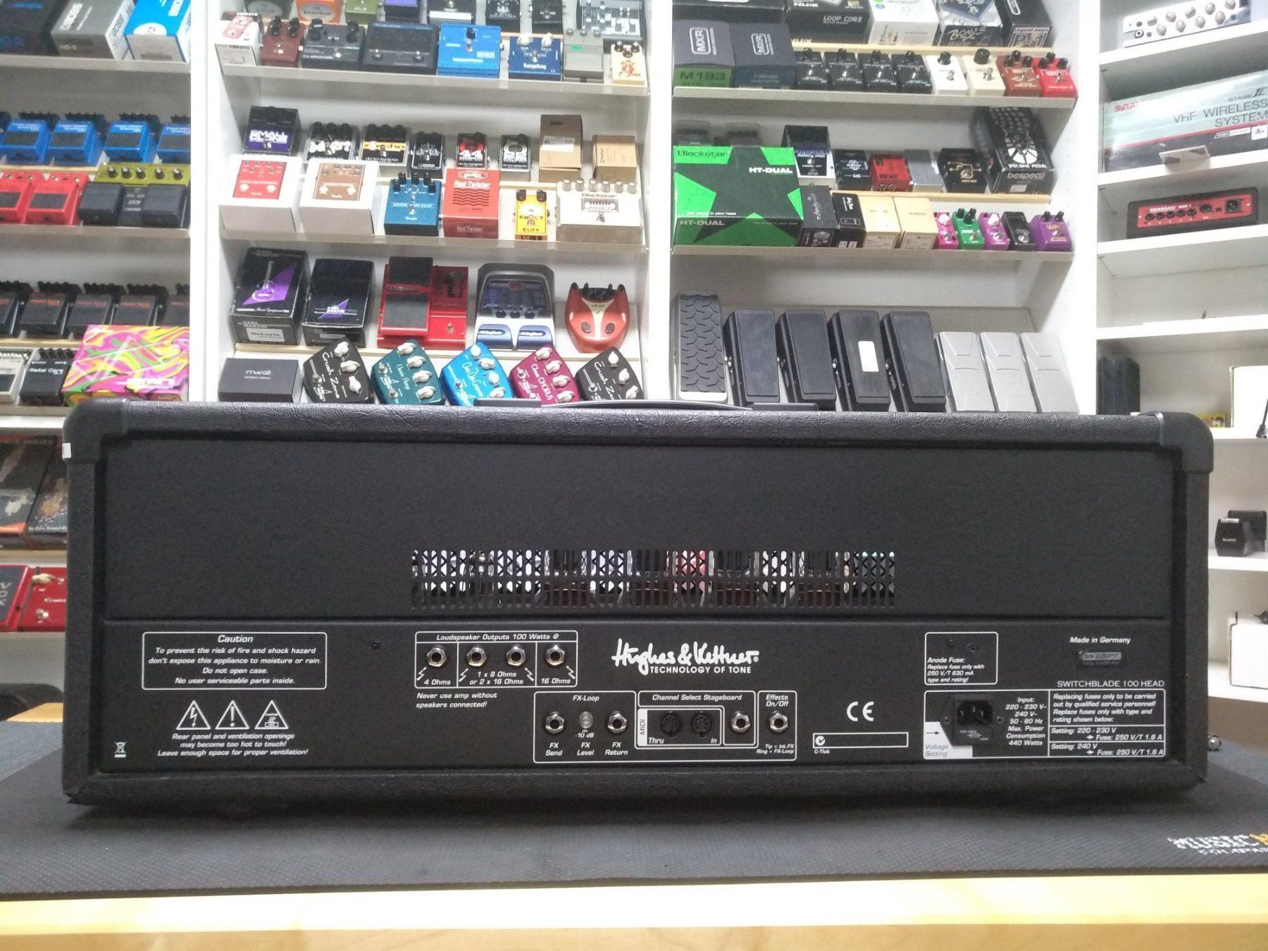 Hughes & Kettner Verstärker: Hughes & Kettner Switchblade 4-Channel 100-Watt Programmable – Gebraucht aus Cama von Superbayer 6