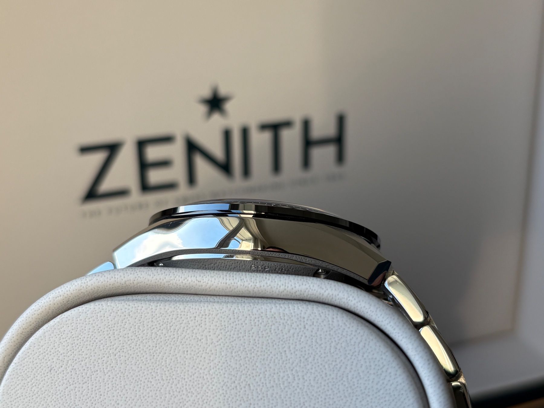 Zenith Montres: ZENITH Chronomaster Sport Fullset mit Garantie – D'occasion à Birsfelden par Mynos 8