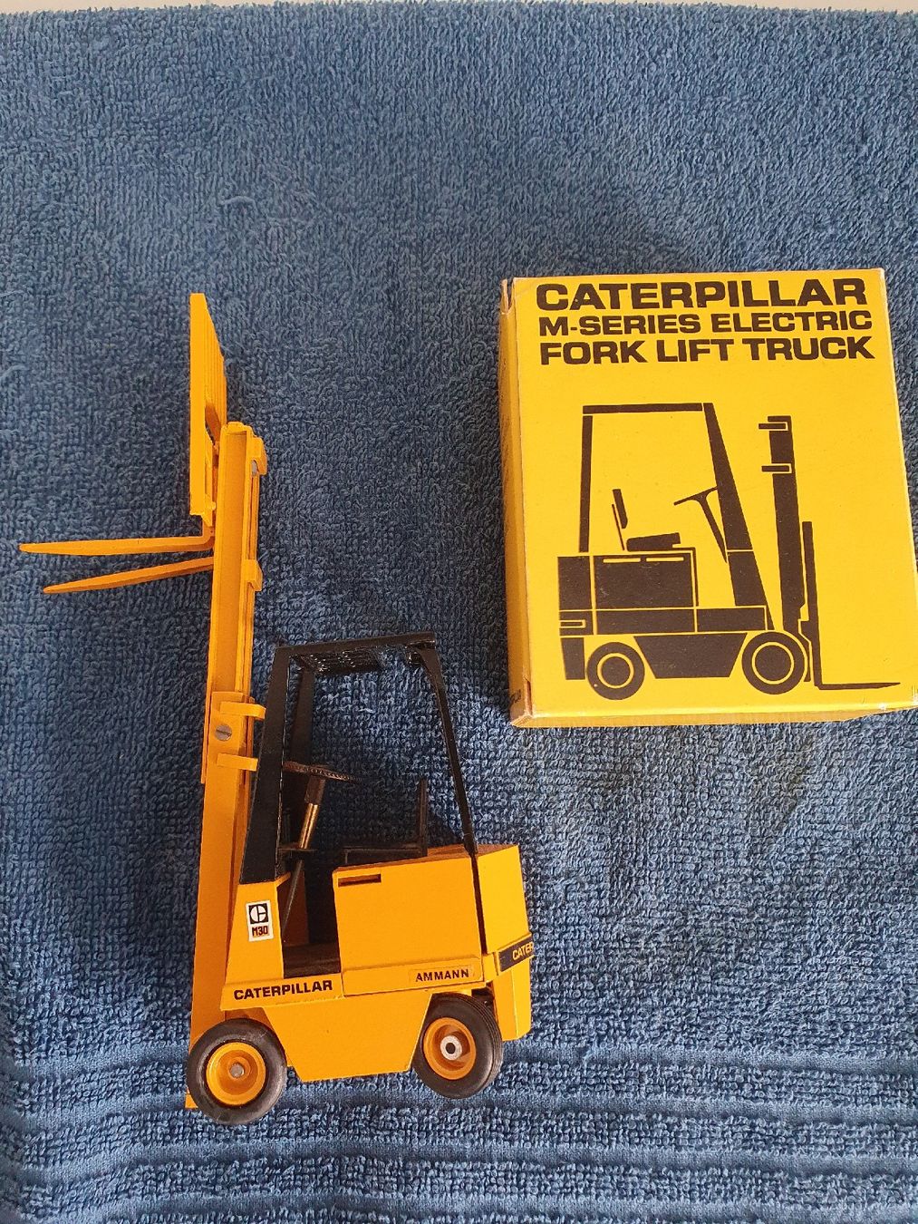 Spielzeuge: Spielzeug Gabelstapler Caterpillar  – Gebraucht aus WUERENLOS von Eeric 4