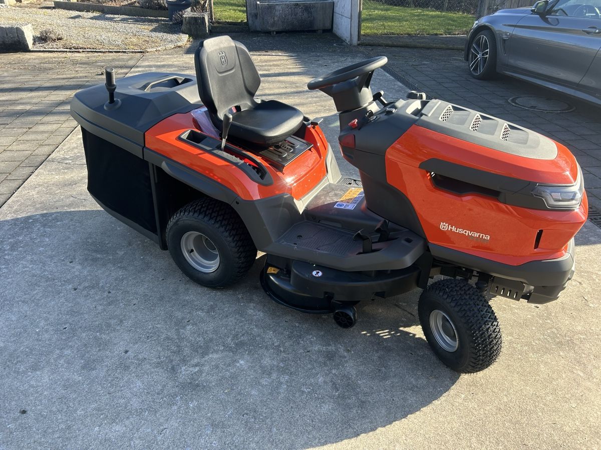 Husqvarna Tagliaerba: Rasentraktor  – Nuovo e nell'imballaggio originale da Tägerschen venduto da Andrin.2005 1