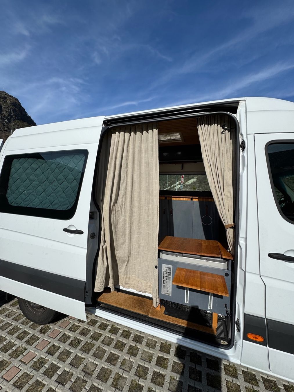 Mercedes-Benz Camping Fahrzeuge: Abenteuerbereit: Mercedes-Benz Sprinter Camper – Gebraucht aus Naters von ana_9gx8 6