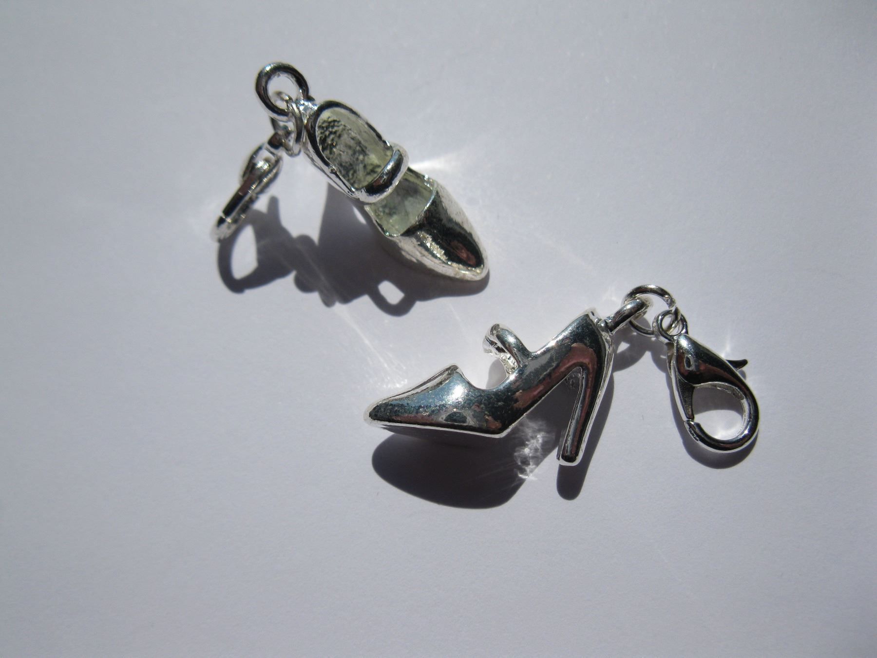 Ciondoli: Anhänger, Charm Stöckelschuh, High Heel 3D, versilbert – Nuovo e nell'imballaggio originale da St. Margarethen TG venduto da LuanaKa 2
