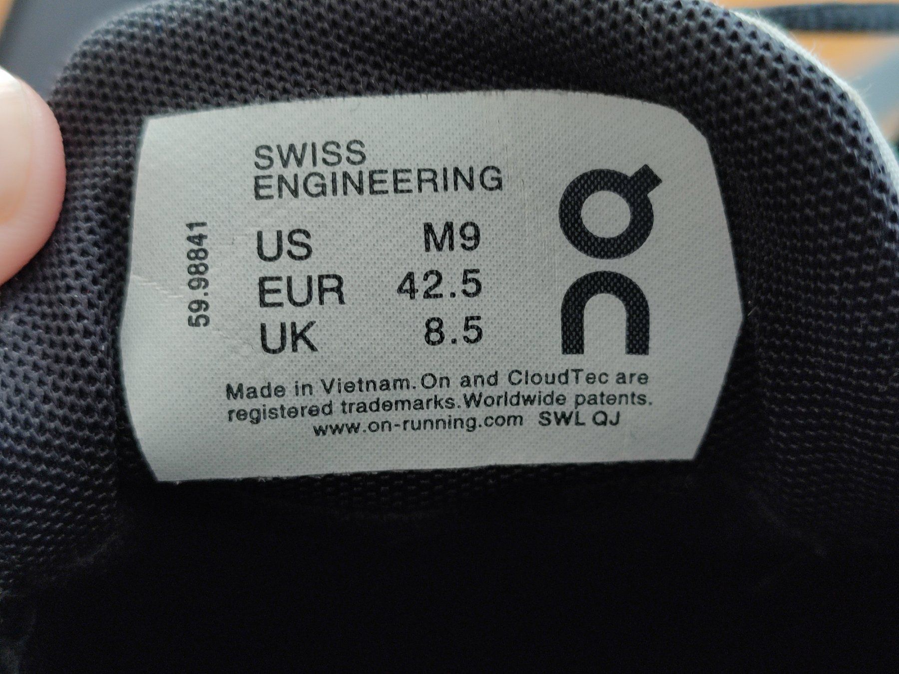 On Chaussures hommes: On Cloud 5 Waterproof Schuhe Grau, Grösse 42.5 – D'occasion à Zollikon par Tumult 4