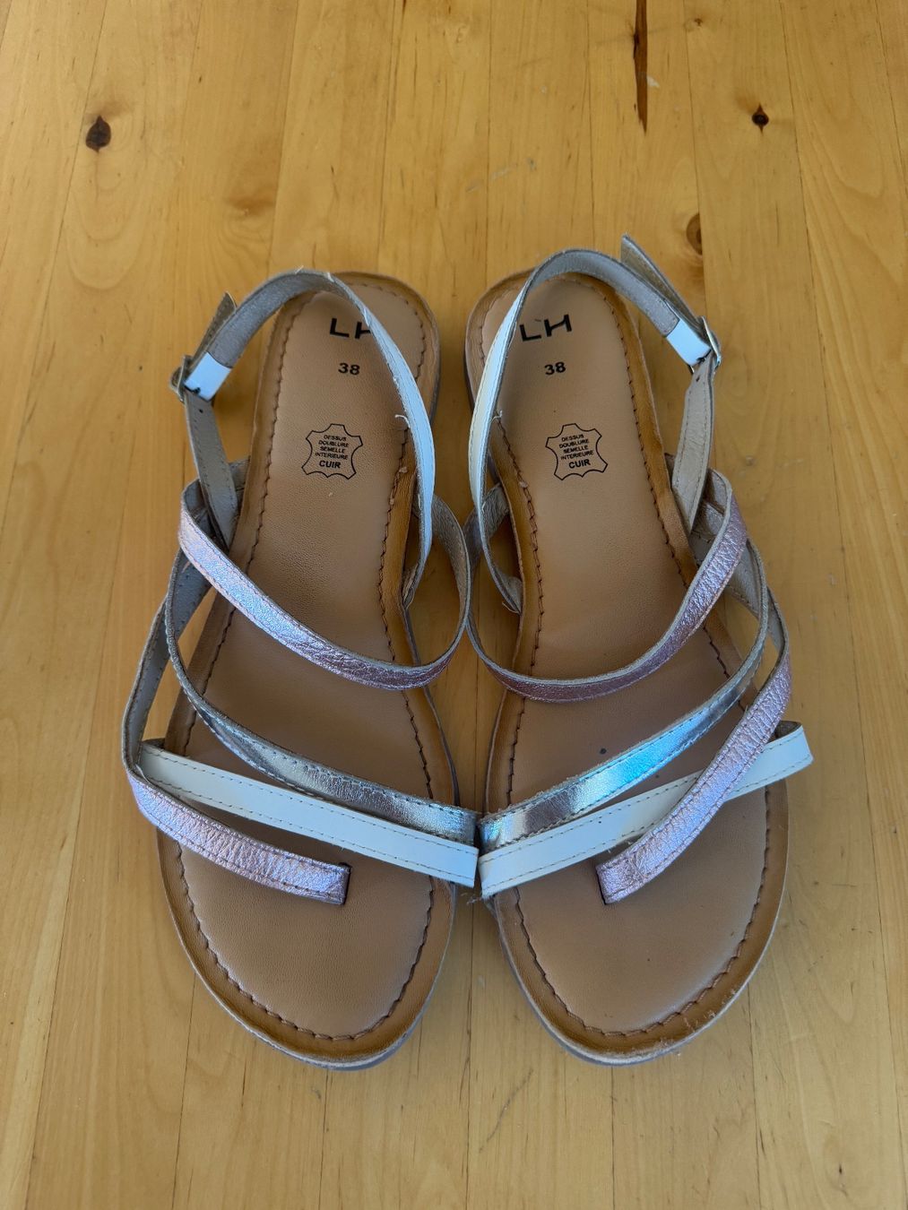 Scarpe per ragazze: Sandalen kaum gebraucht – Usato da Spiez venduto da HomeShoppingSpiez