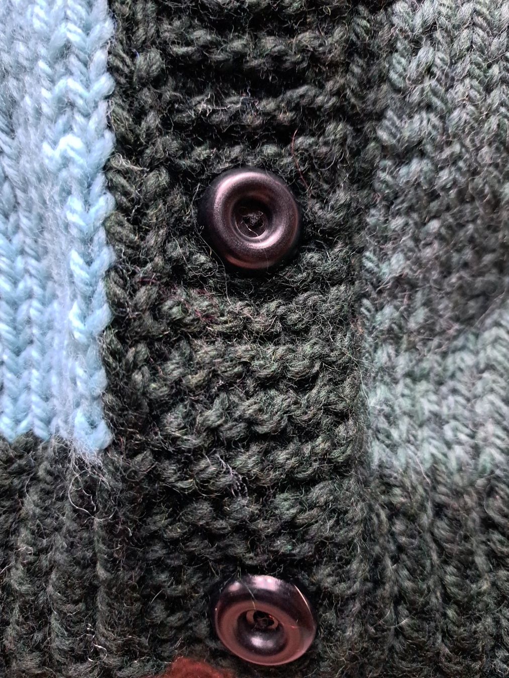 Vestes: Aufwändig gestrickte Wolljacke vielfarbig. – Neuf (Voir description) à Hettiswil par san_kf5h 4