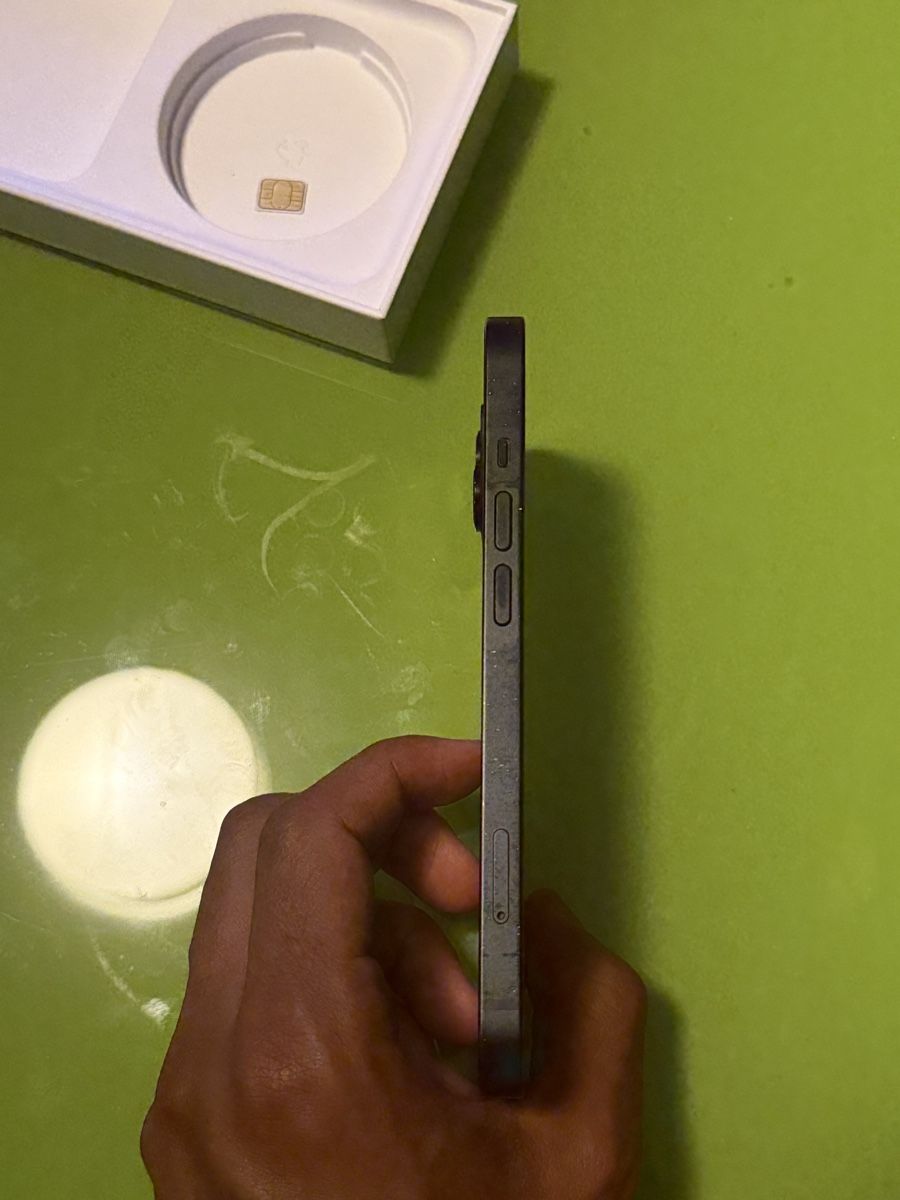 Apple Portables: iPhone 14 midnight 128GB  – Neuf (Voir description) à Baar par Silvester.O 3