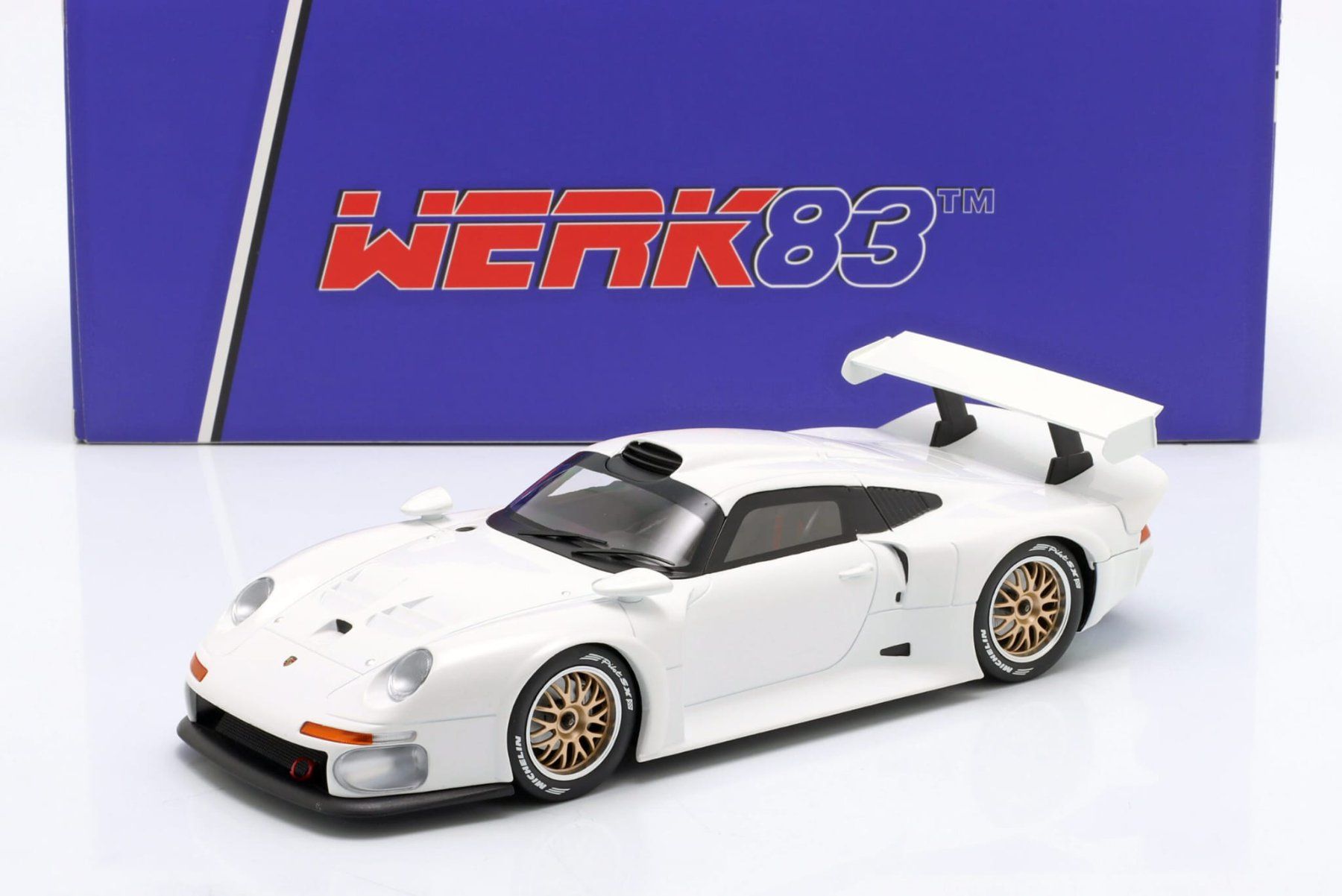 Porsche Modellini d'auto: Porsche 911 GT1 Plain Body Version white 1:18 WERK83 – Nuovo e nell'imballaggio originale da Stäfa venduto da wkmodells