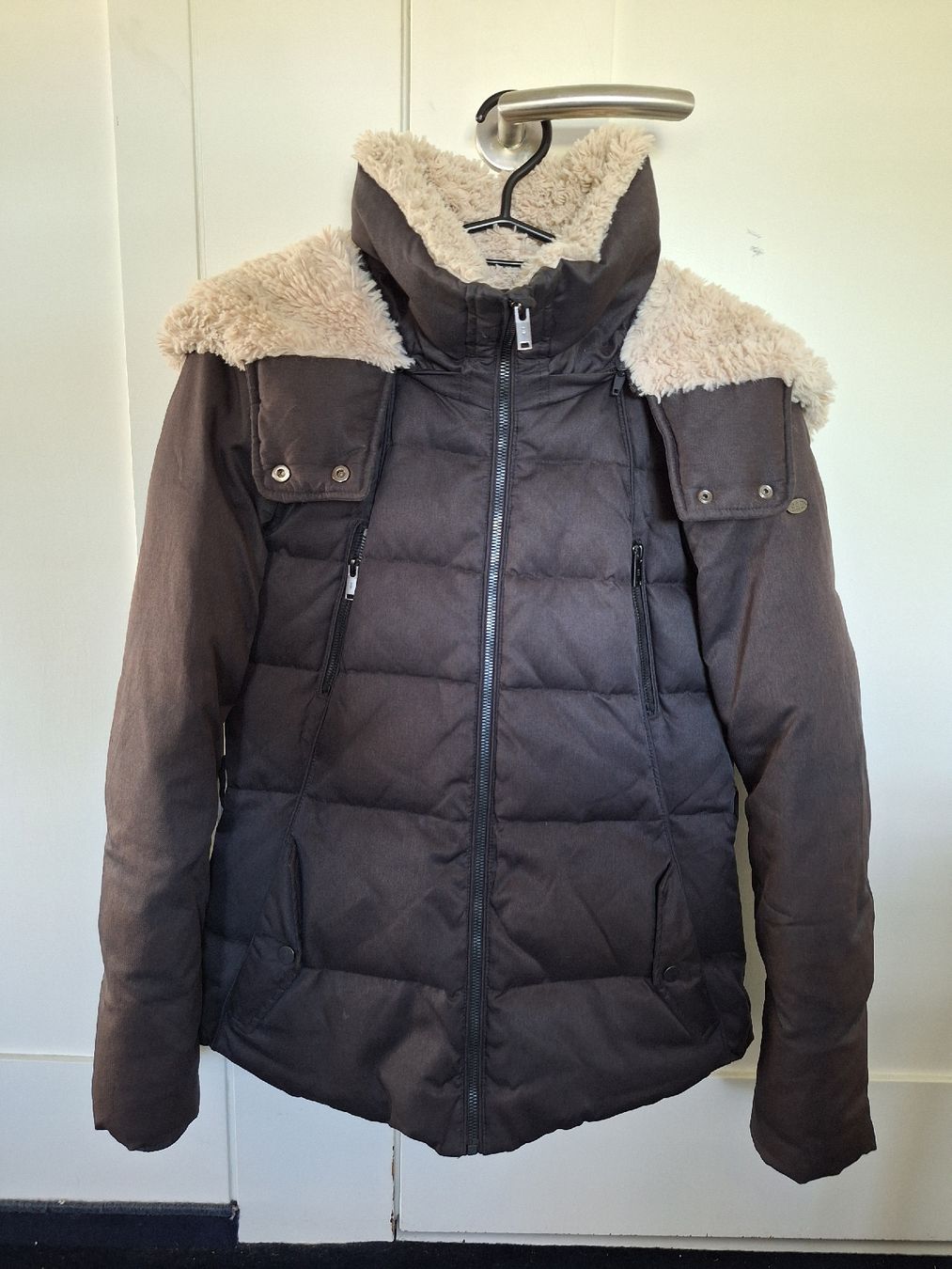 Esprit Giacche: Braune Winterjacke mit Teddyfell, edc, Grösse XS – Usato da Sursee venduto da Schuepbi 1