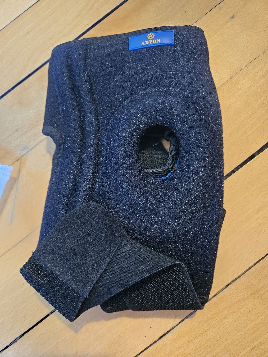 Appareils médicaux: Abyon Kniebandage L/XL – Neuf avec emballage d'origine à Biel/Bienne par alr_swz5